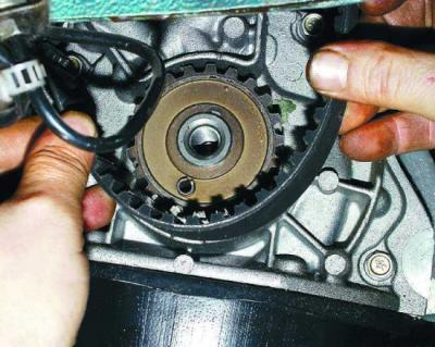 Замена ремня ГРМ 8 клапанный двигатель ВАЗ 2114, 2115. Выставление зажигания по меткам.